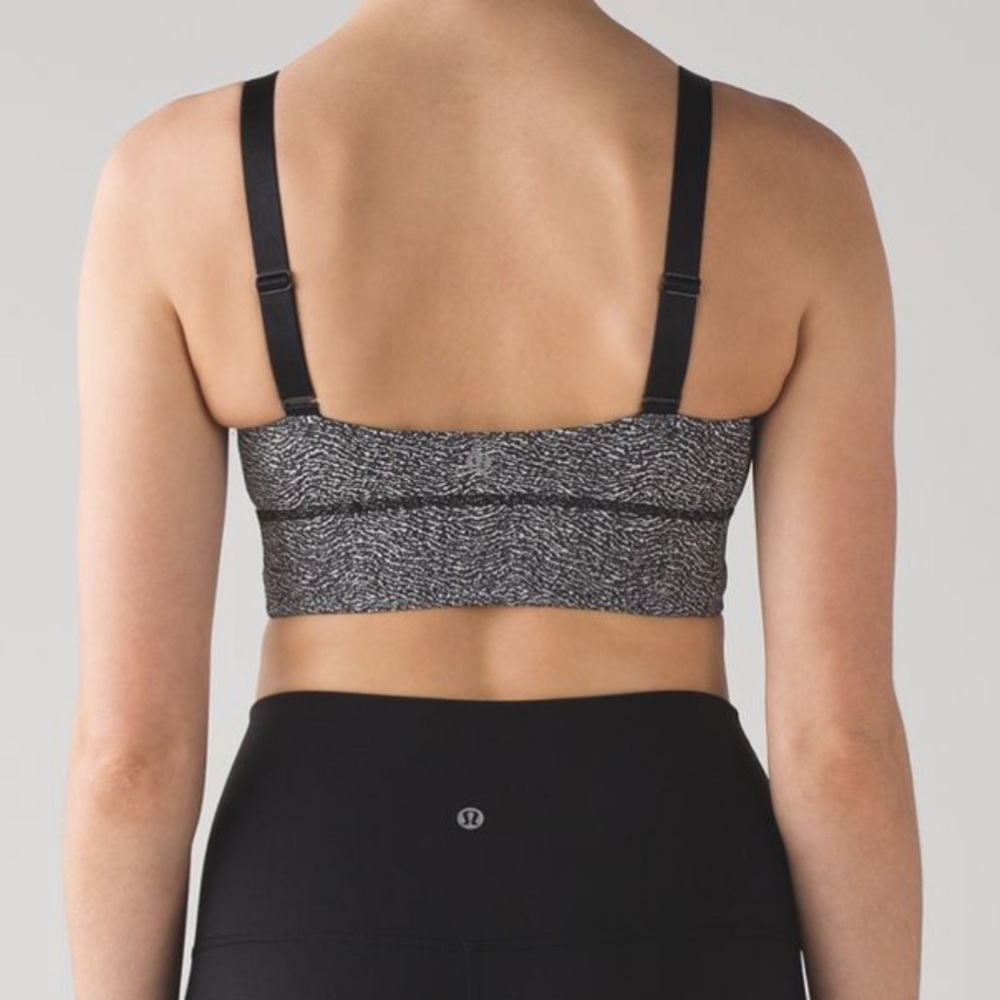 Rare Lululemon Both Ways Bra Size 6
Power Luxtreme Ripple Jacquard Black White